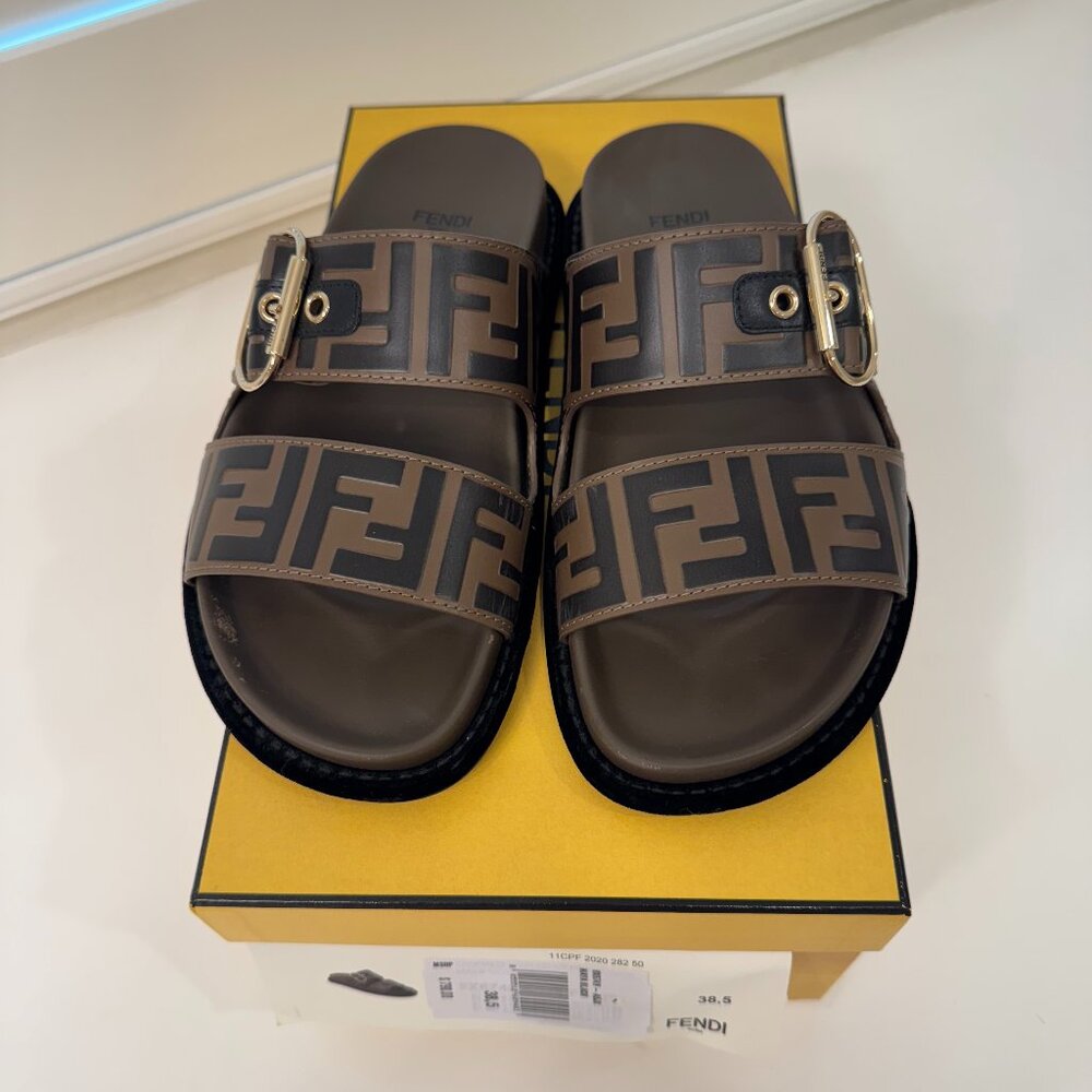 FENDI LEATHER LOGO SLIDES WOMEN - SIZE 38.5 - GREAT CONDITION W/ BOX